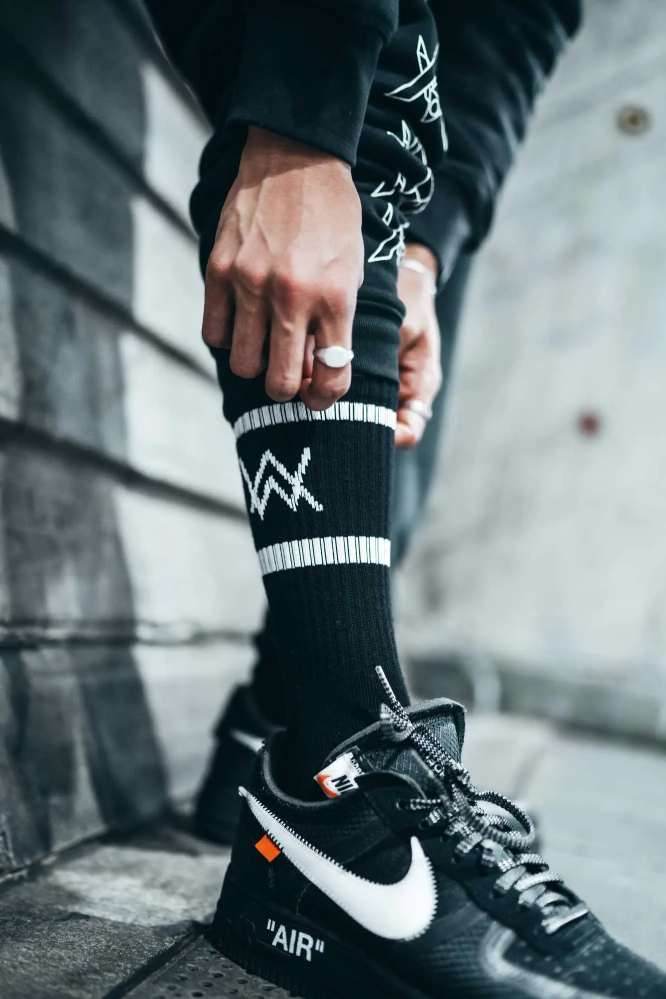 AW LOGO SPORTS SOCKS - BLACK/WHITE