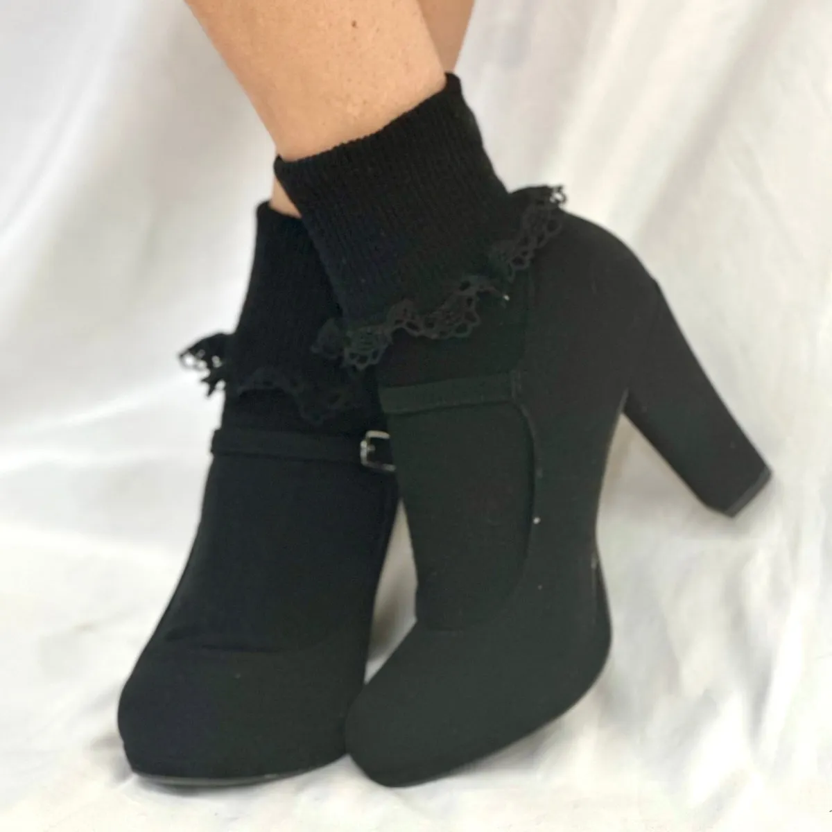 SCALLOP  lace cuff ankle socks  - black