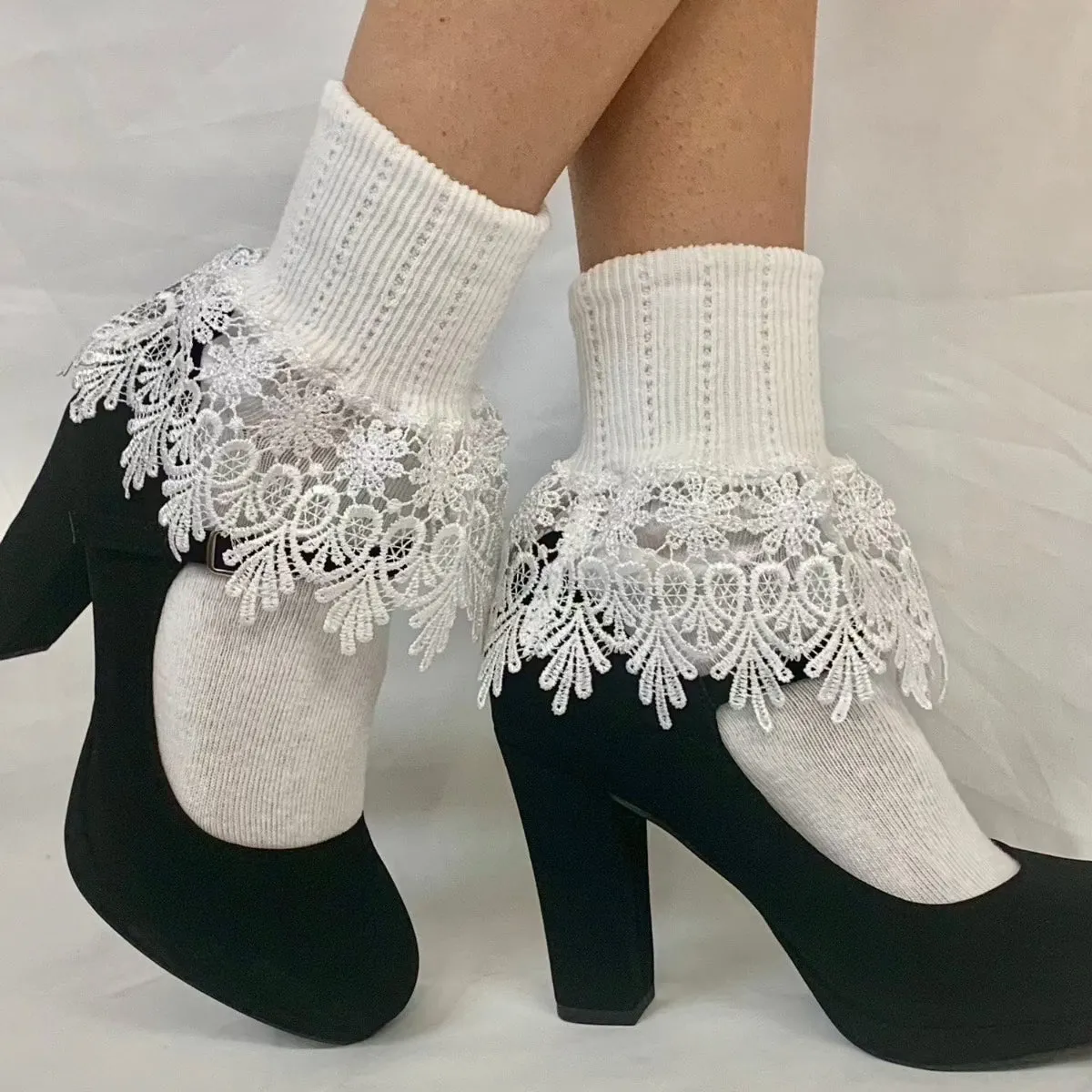 SIGNATURE  lace cuff socks - white