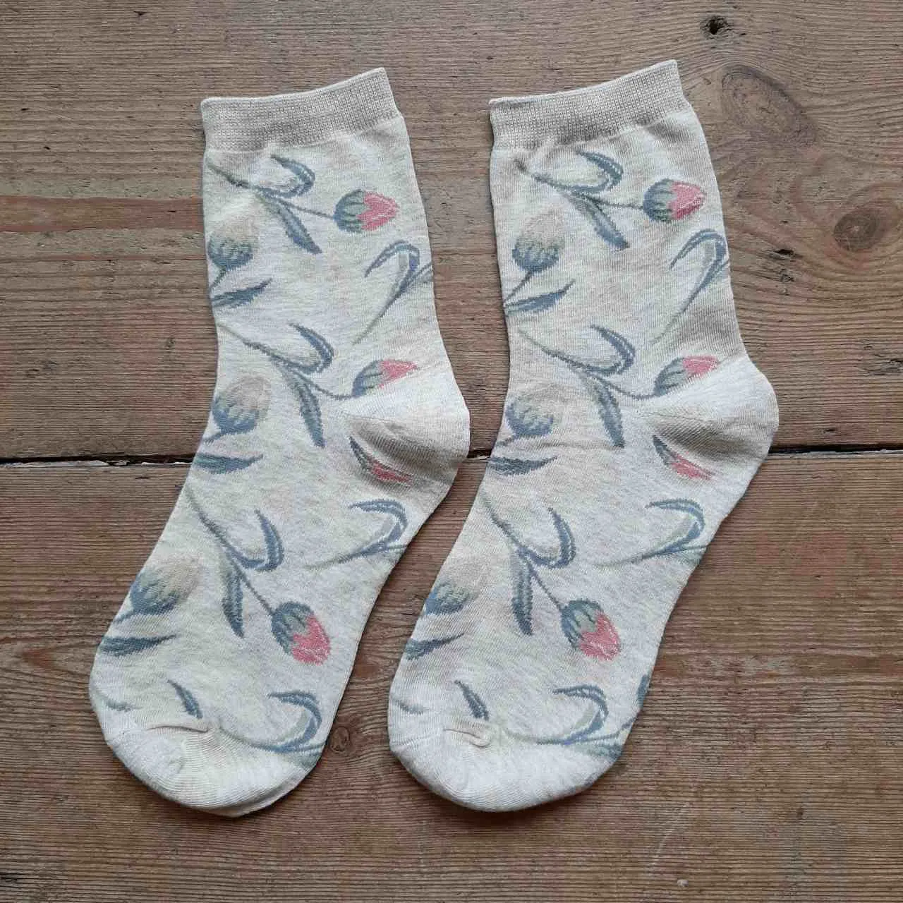 Premium-Quality, Comfortable Tulip-Patterned Socks